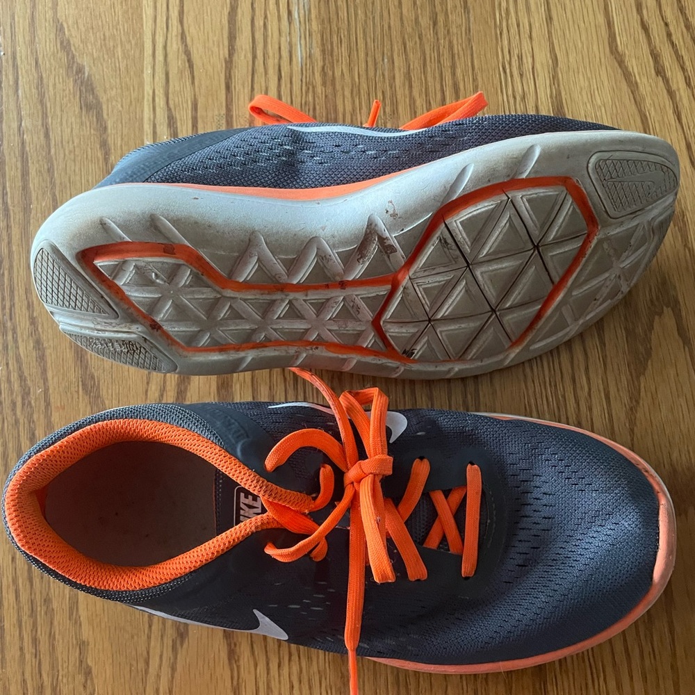 Nike sneakers Y6